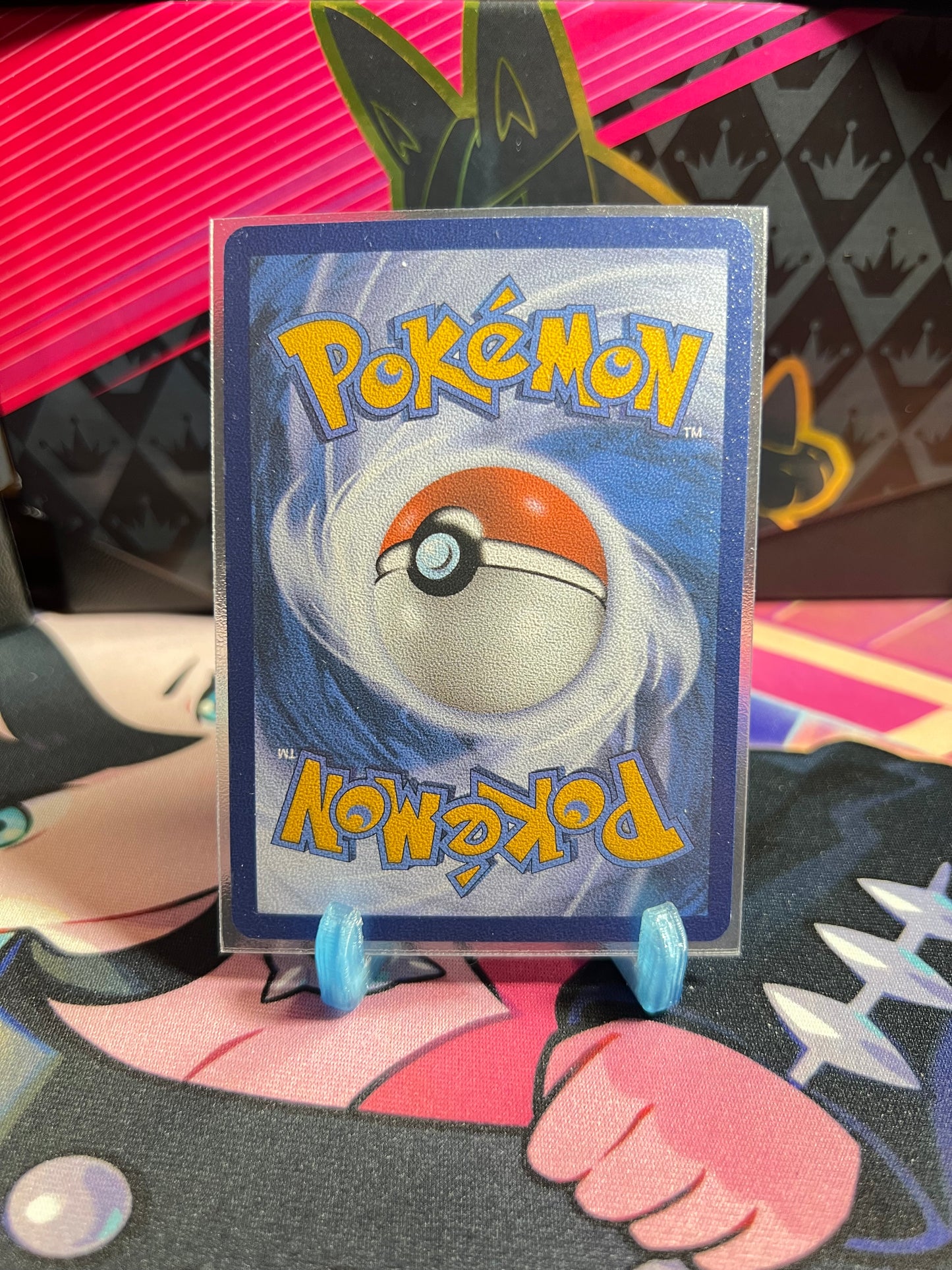 140/197 Amfira Reverse Holo