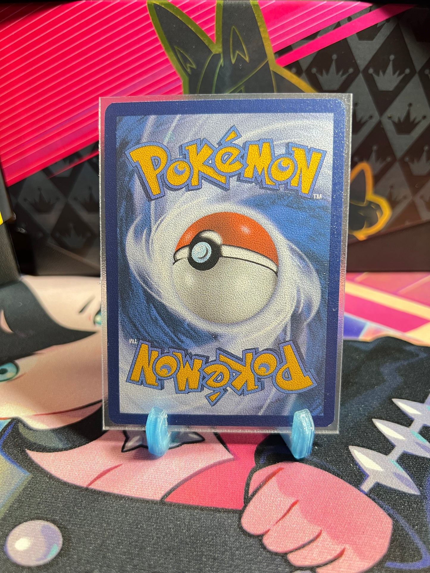 092/197 Lunastein Reverse Holo
