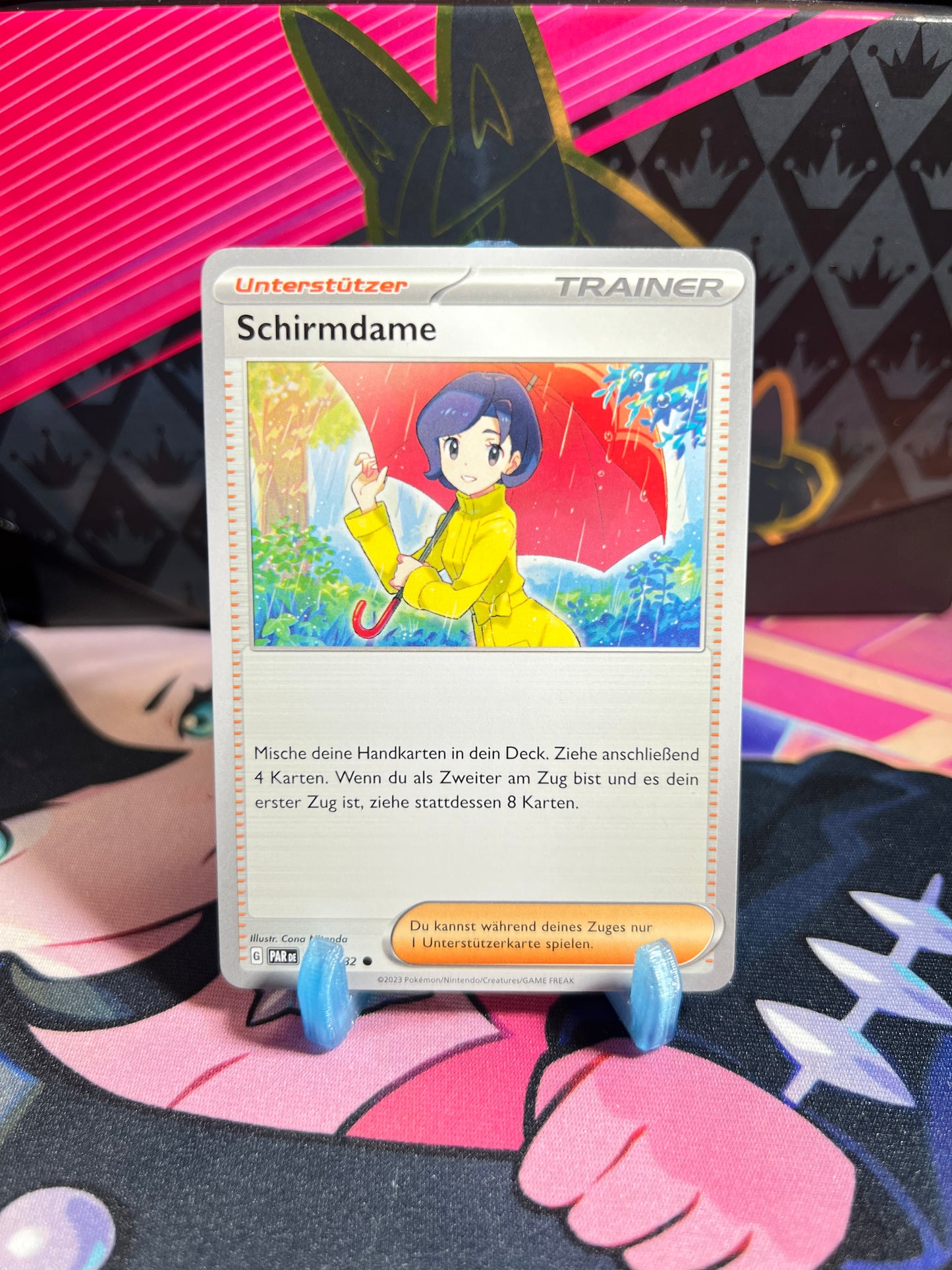 169/182 Schirmdame