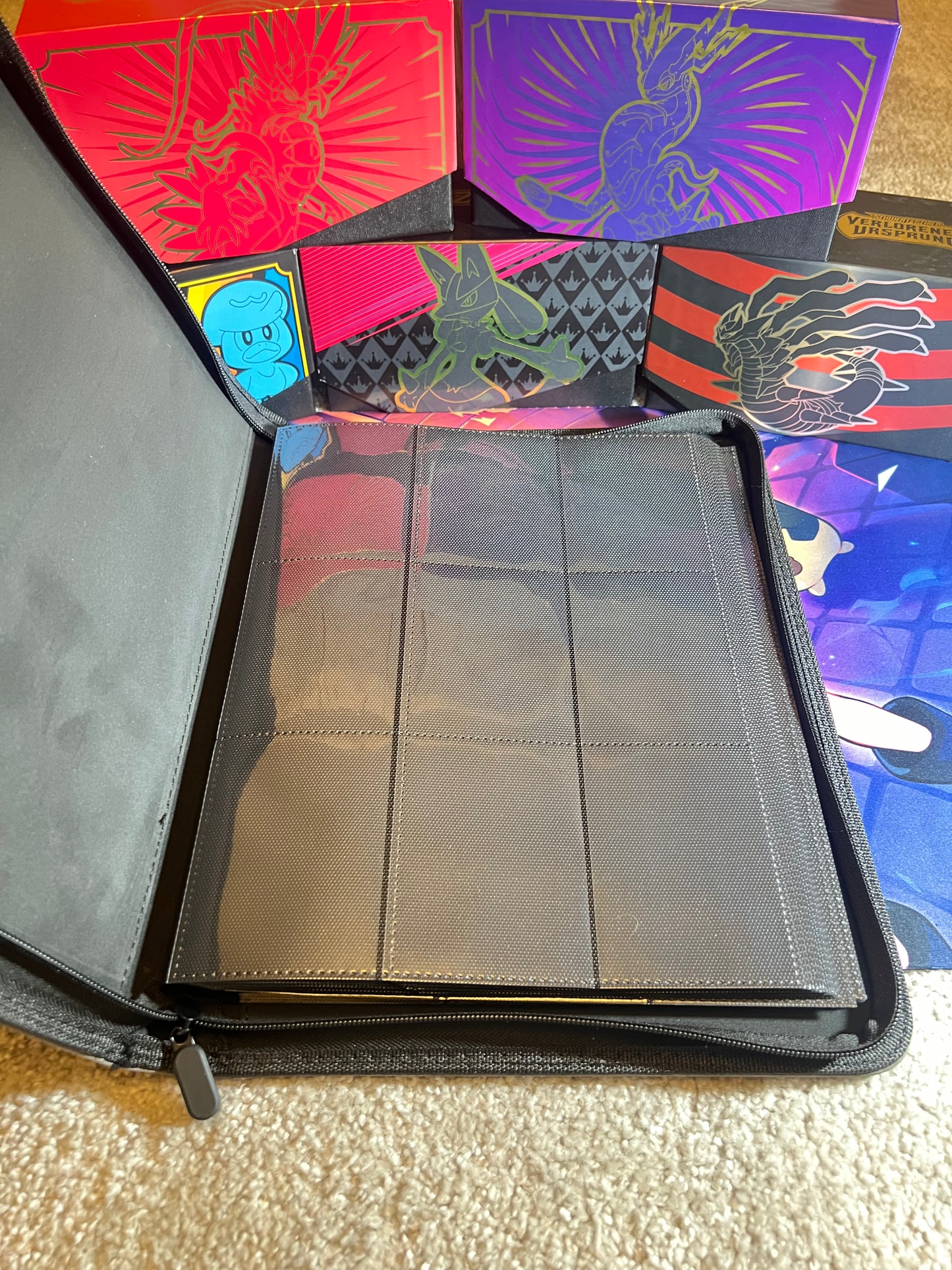 TCGAURD Sammelkarten Album, 9 Taschen pro Seite / Sammelalbum für bis zu 540 Karten (grau)