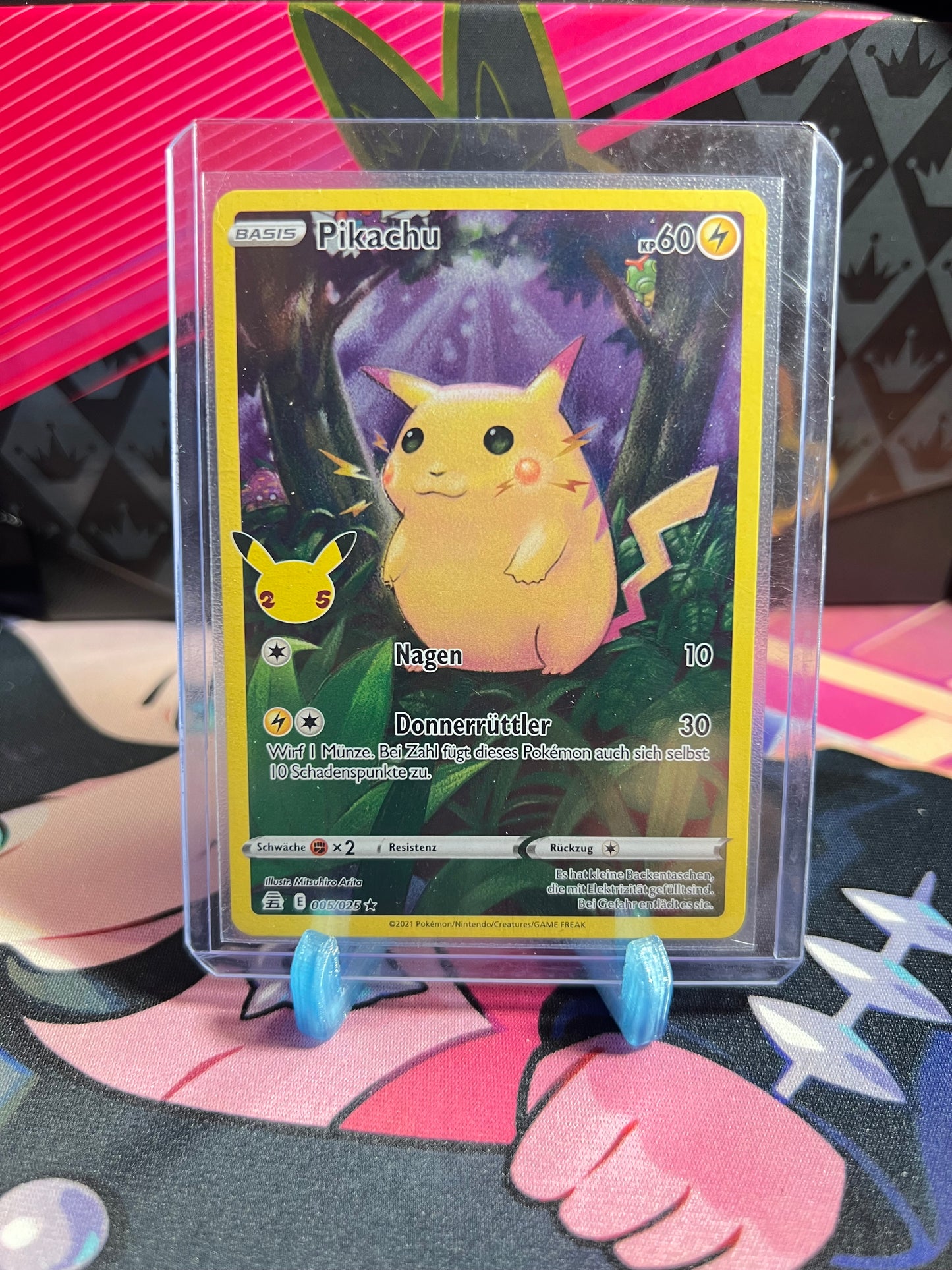 005/025 Pikachu Holo Celebrations