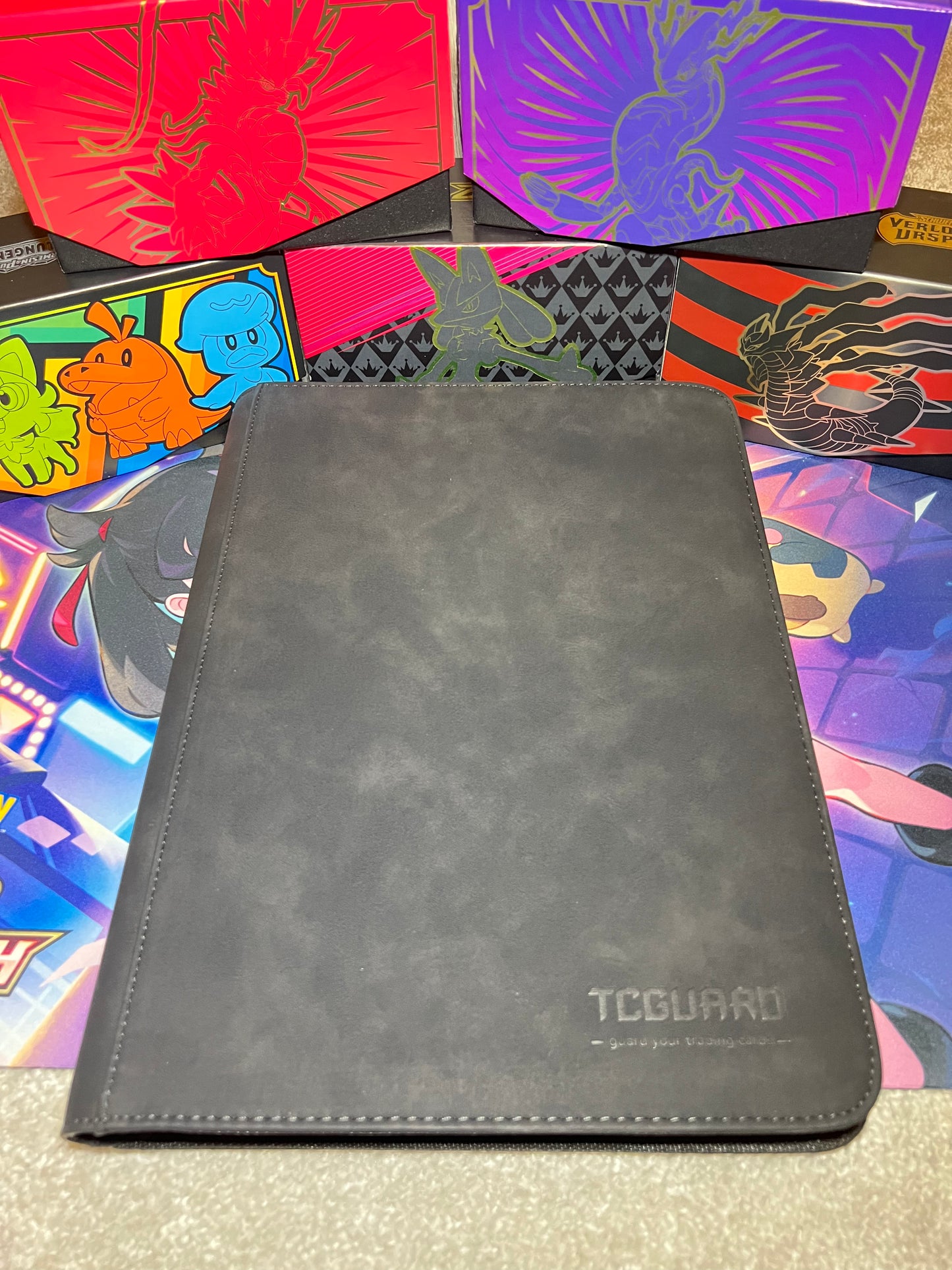 TCGAURD Sammelkarten Album, 9 Taschen pro Seite / Sammelalbum für bis zu 540 Karten (schwarz)