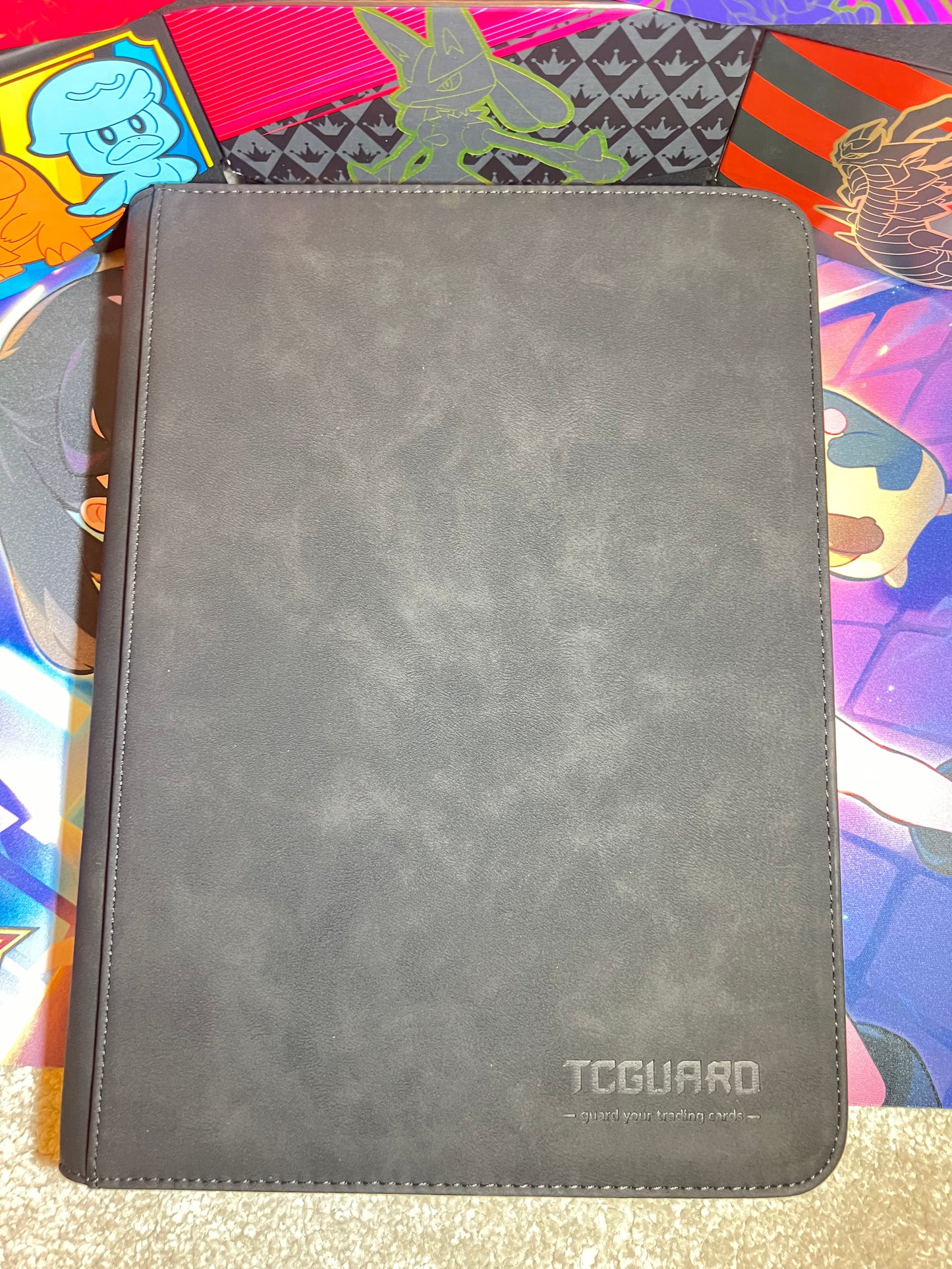 TCGAURD Sammelkarten Album, 9 Taschen pro Seite / Sammelalbum für bis zu 540 Karten (schwarz)